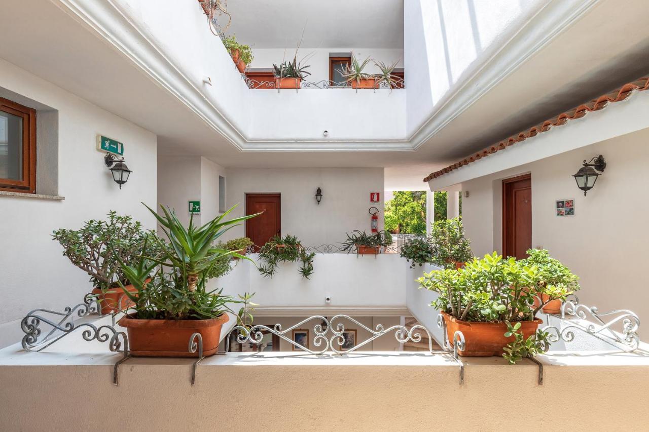 Hotel Bonsai San Teodoro  Esterno foto
